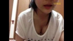 【ガチロリ注意】未成熟な童顔JCが谷間見せつけ生配信♡ロリ顔なのにおっぱいの成長はご立派！！