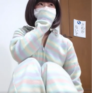 【JKライブチャット】ショートカットJKがおマ〇コに電マを押し当てオナニー♡