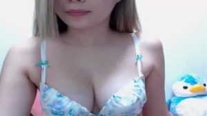 【神生放送】下着姿の素人ギャルがおっぱい見えるところまで脱ぐアウト放送ww無事垢BANとなった伝説の回ｗｗ