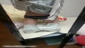 【ライブチャット×JC】姿鏡で一生懸命自撮りオナニーを撮影する女子中〇生の動画が流出♡